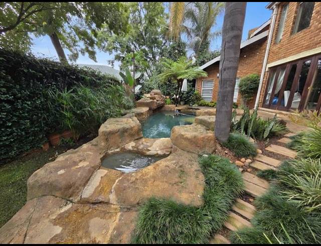 8 BEDROOM HOUSE FOR SALE IN ZWARTKOP